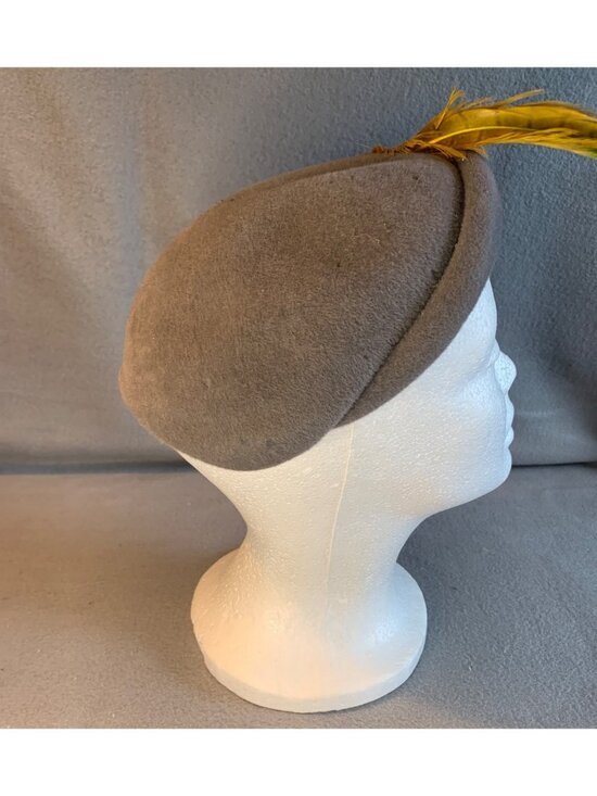 Ladies Gray Hat with Long Feather Accent Vintage Size 22 main image 10